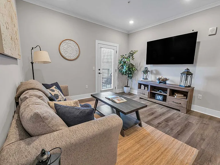 Pointe Grand Apartment Homes1