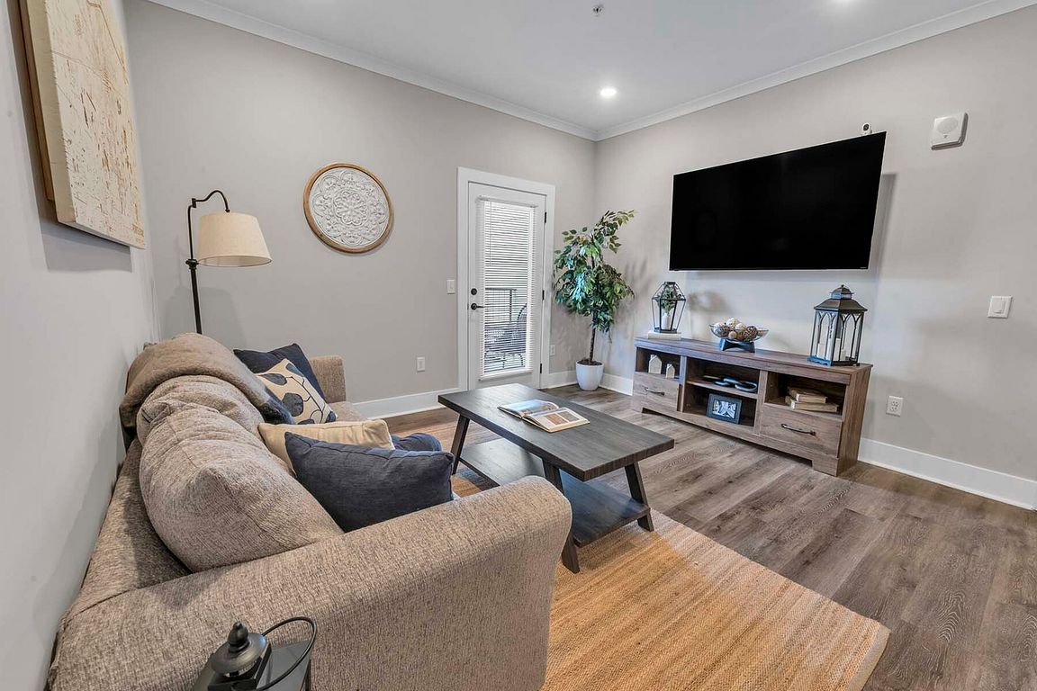 Pointe Grand Apartment Homes1