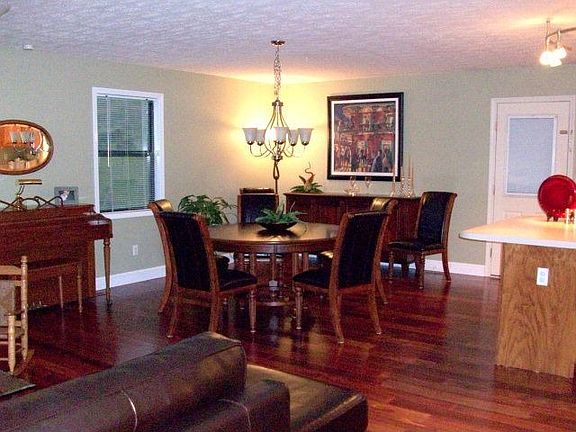 4th image of 2929 Deerhaven Dr N
