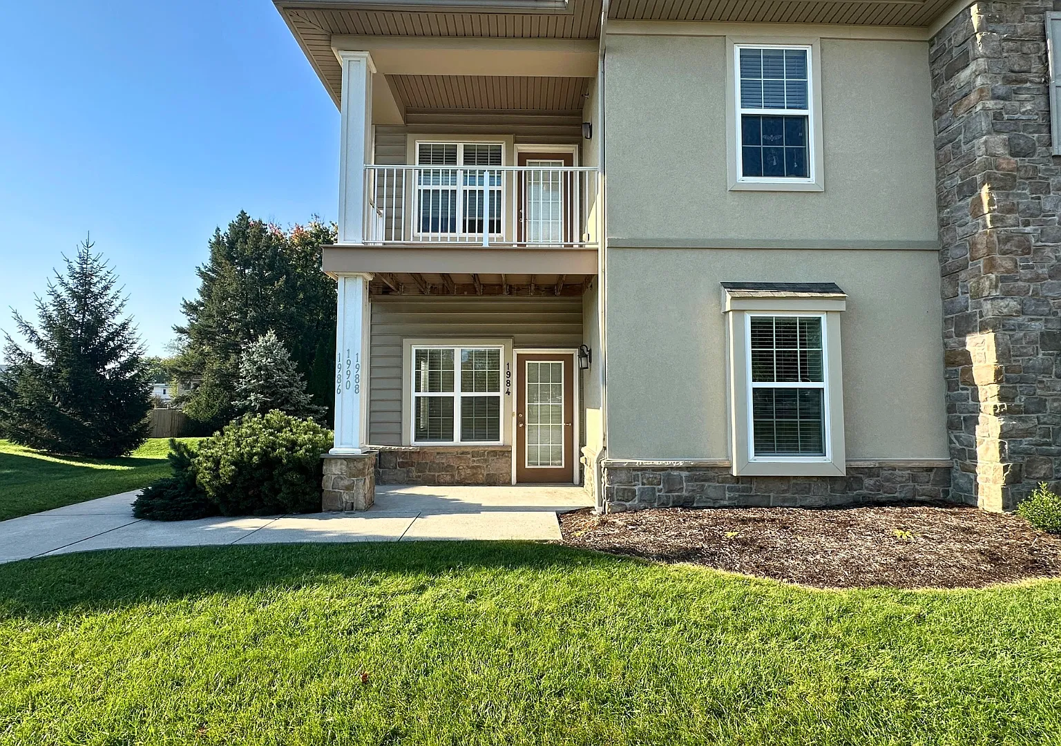 2 bed, 1230 sqft, $1,550 — Photo 2