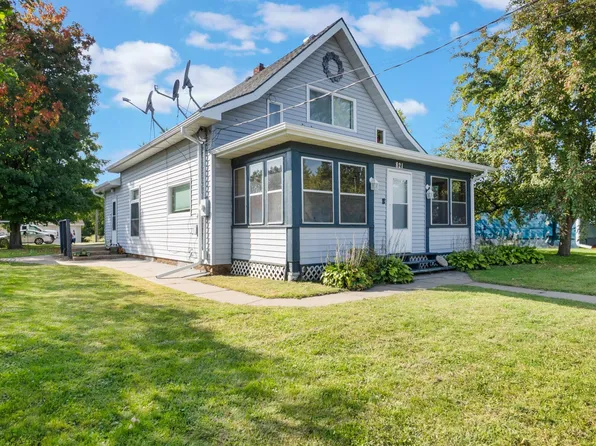 821 3rd St, Holdingford, MN 56340