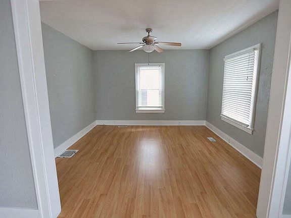 4th image of 829 Flat St NE #1