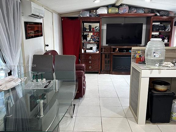 3rd image of 625 N Quebrada St