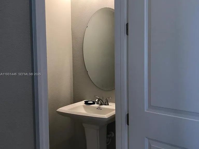 1107 Sugarwood St — Photo 7