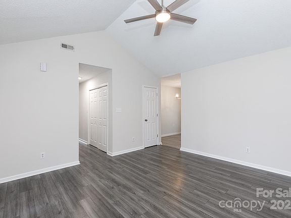 3rd image of 112 Brookshire Dr
