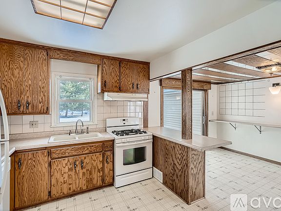 3rd image of 6715 Park Ave S