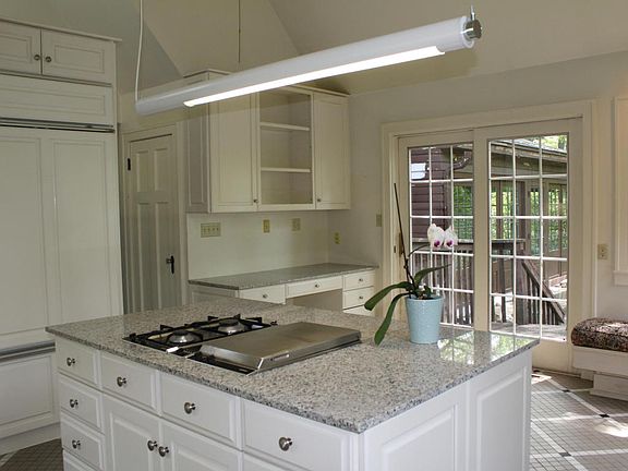 5th image of 1101 Blackwood Cir