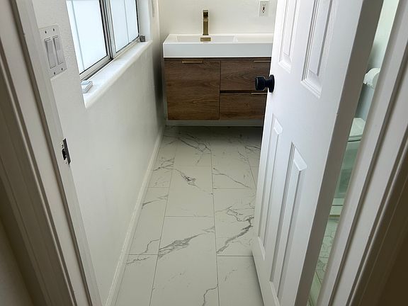 3rd image of 2874 Beaver Ave