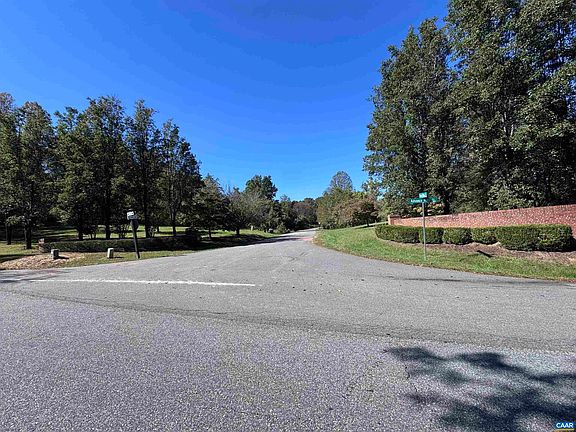 5th image of 825 Frays Ridge Rd