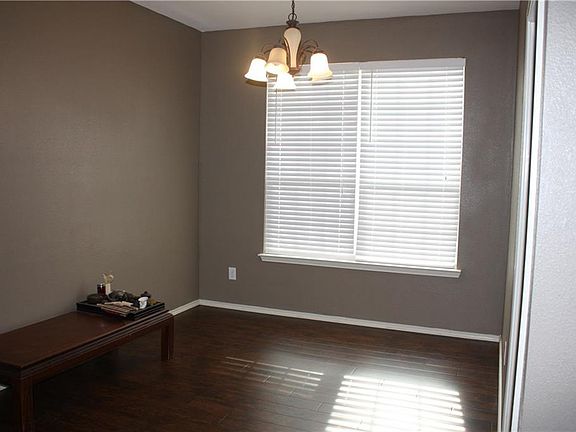 3rd image of 2871 Westover Dr