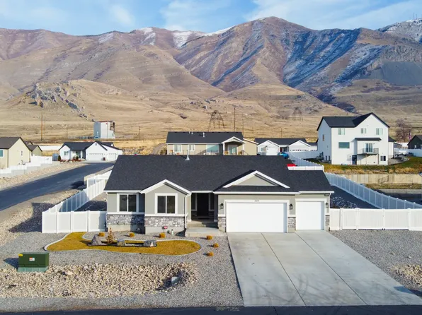 8214 N Lakeshore Dr, Lake Point, UT 84074