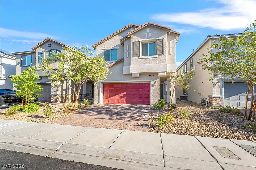 5 bed, 3.0 bath, 2376 sqft, $2,850 — Photo 2