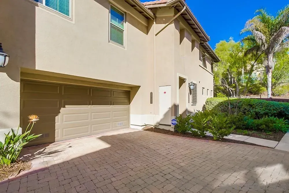ESCALA in Mission Valley — Photo 2
