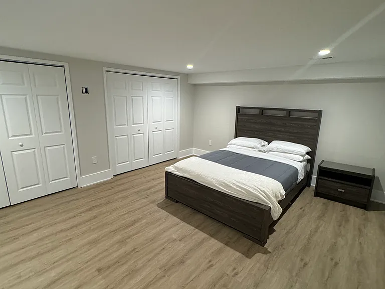 5726 Clarence Ave — Photo 8