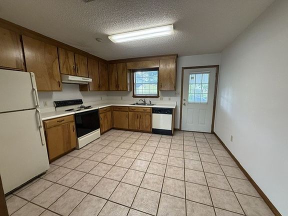 3rd image of 2308A Pineview Dr #0