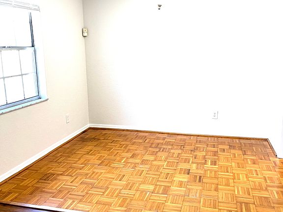 4th image of 804 Hillcrest St #4