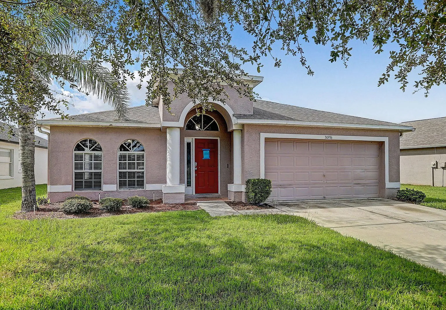 4 bed, 2.0 bath, 1979 sqft, $2,200 — Photo 1
