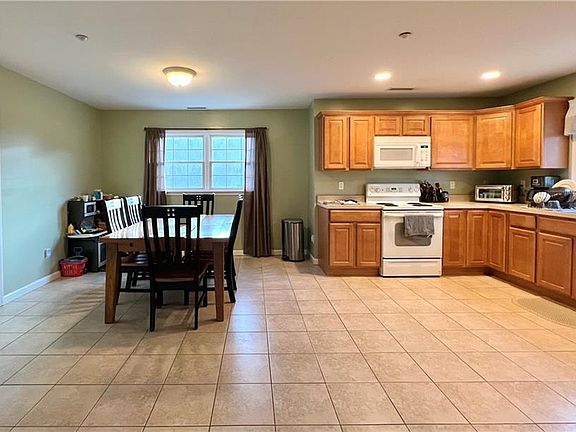 2nd image of 18 Mechanic St #2