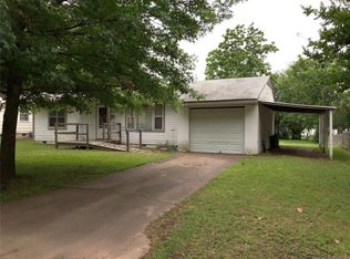 811 SW 3rd St, Checotah, OK 74426