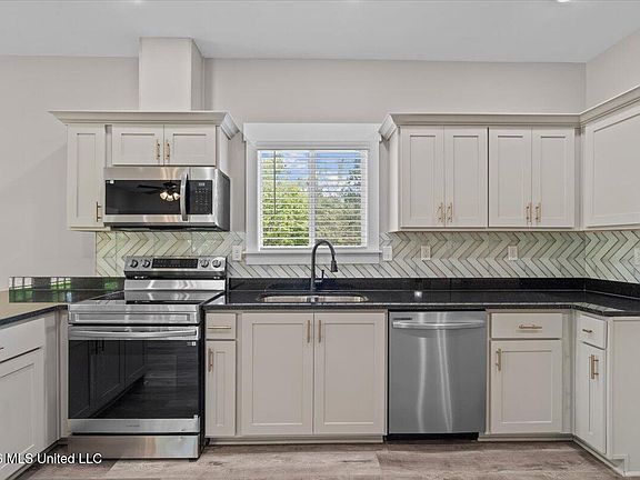 2nd image of 35 Mockingbird Rd