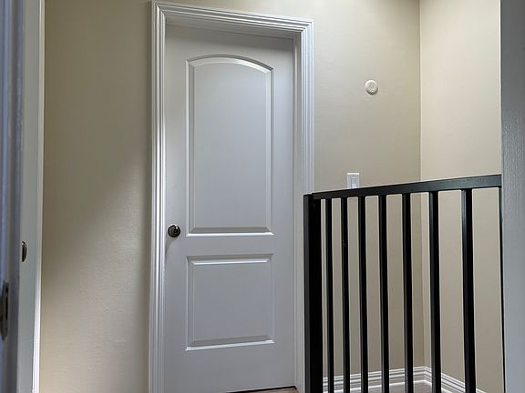 3rd image of 567 S Wilton Pl APT 6