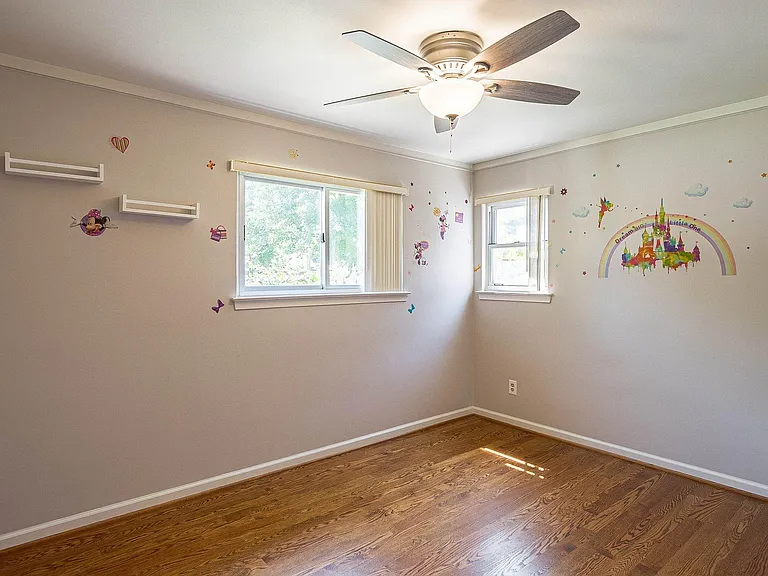Sherwood Ct — Photo 22
