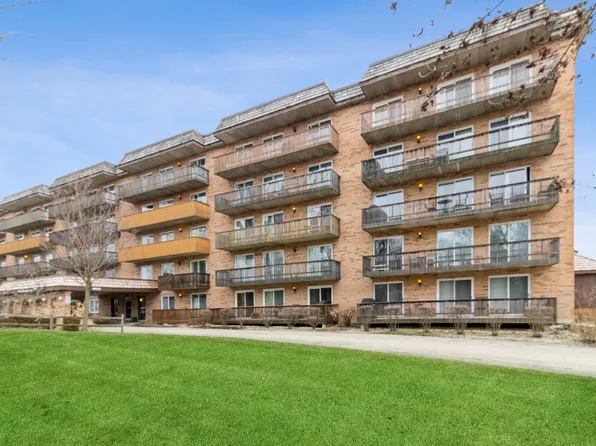 8025 Woodglen Ln APT 310, Downers Grove, IL 60516