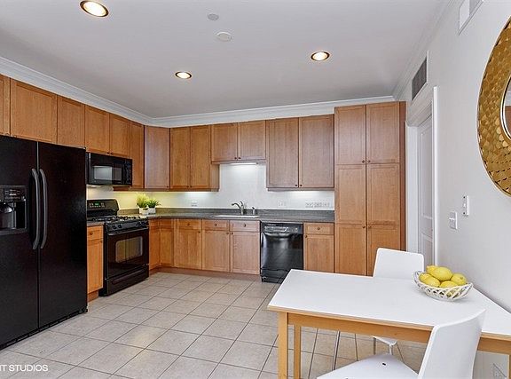 5th image of 40 Prairie Park Dr APT 411