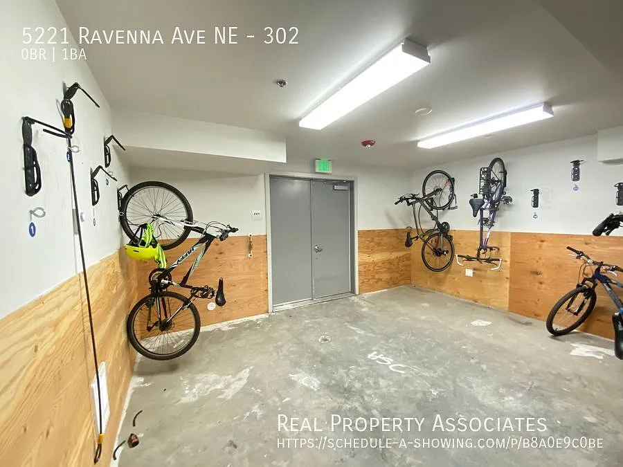5221 Ravenna Ave NE — Photo 3