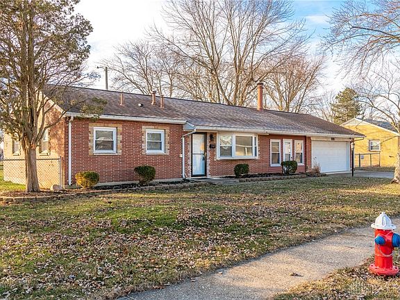 3rd image of 111 Parkgrove Dr