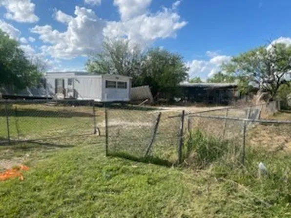 105 Concho St APT A, Tye, TX 79563