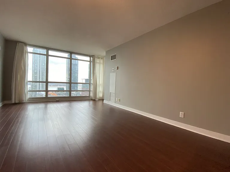397 Front St W #2201 — Photo 8