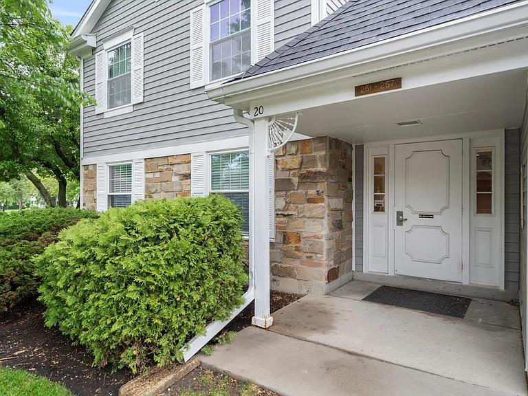251 Appletree Ct #Z1 — Photo 2