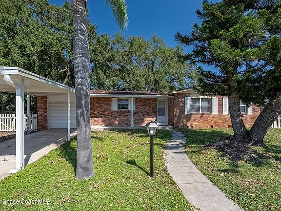 3rd image of 3032 Larkspur St