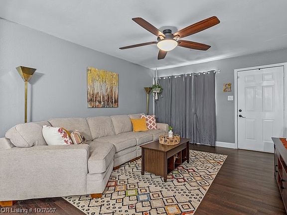 5th image of 313 S 42nd St