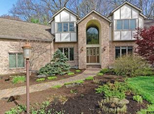 61 Dublin Dr, Niskayuna, NY 12309