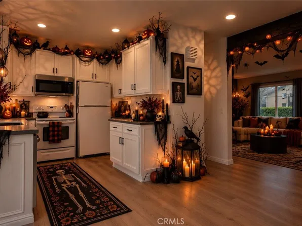 210 Carriage Dr APT B, Santa Ana, CA 92707