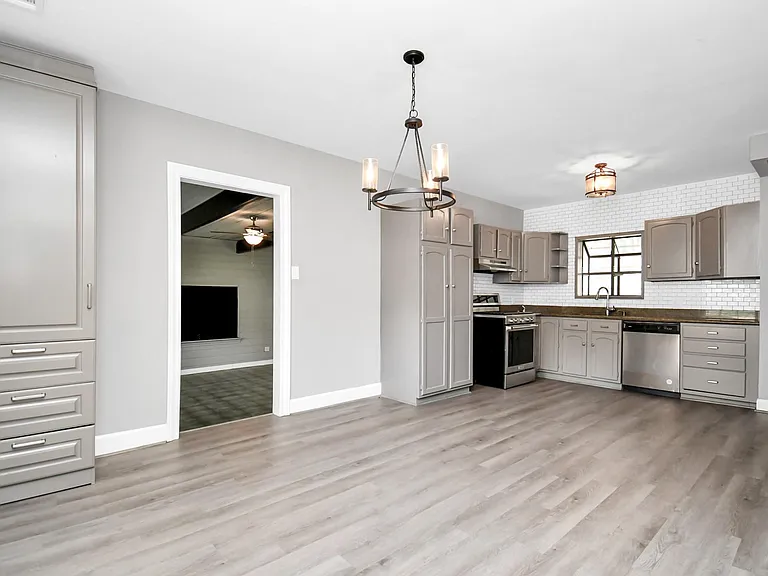 901 N Jones St — Photo 9