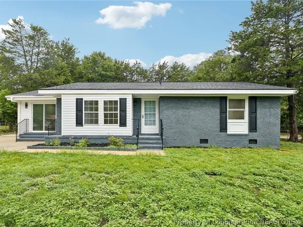 628 Goodyear Dr, Spring Lake, NC 28390