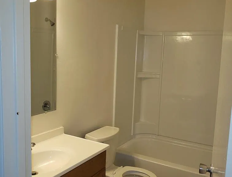 111 Bowman Ave #4 — Photo 2