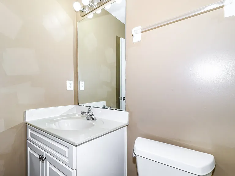 8662 Rogers Park Ave — Photo 16