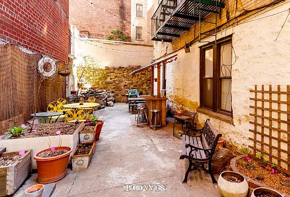 Rented by Town Residential | media 9