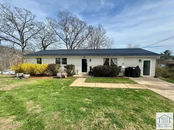 166 Mason Ct, Martinsville, VA 24112