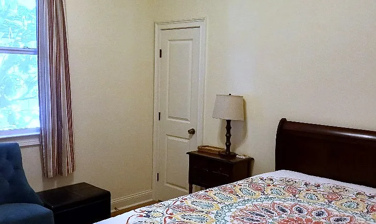 305 E Duffy St #B — Photo 9