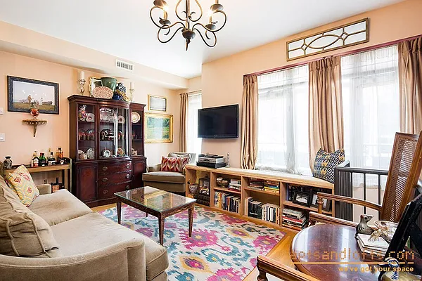 Sold by aptsandlofts.com | media 13