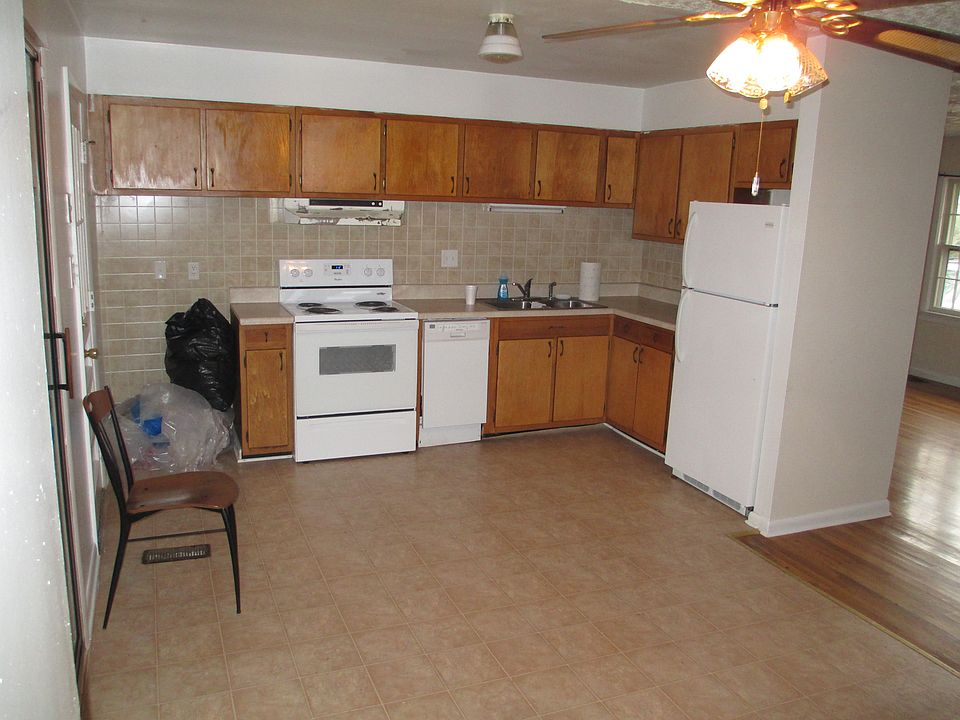 2nd image of 606 McDowell Rd