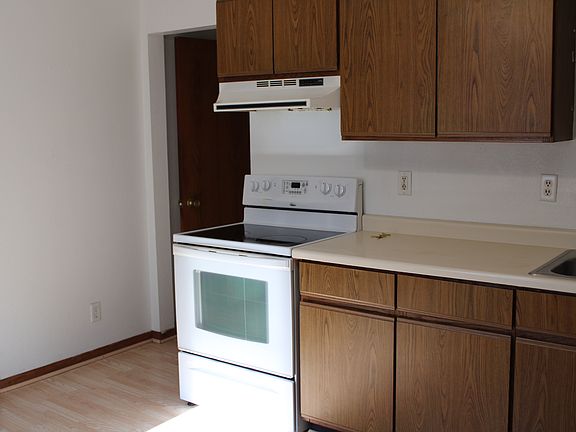 2nd image of 573 W Broadway St