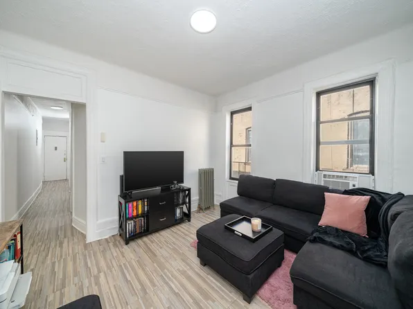 1989 Amsterdam Avenue image 3 of 13