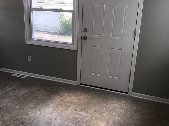 4th image of 2200 E Washington St
