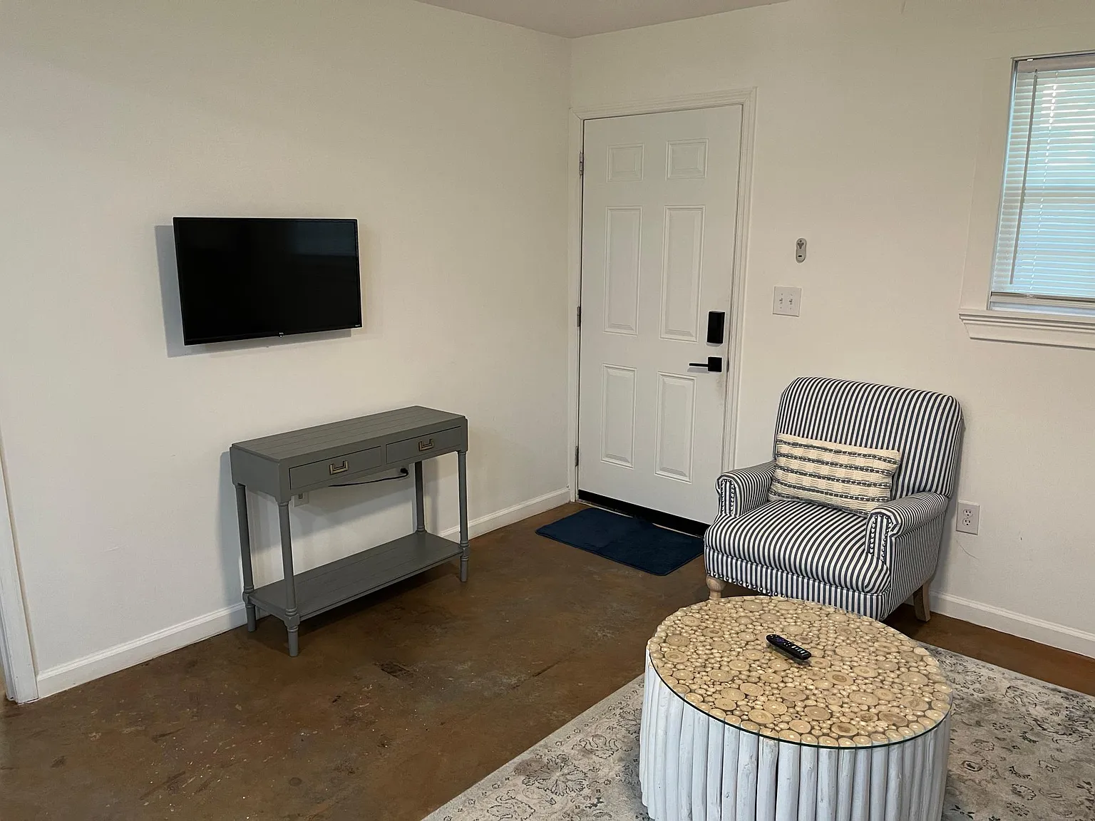 2 bed, $2,100 — Photo 3